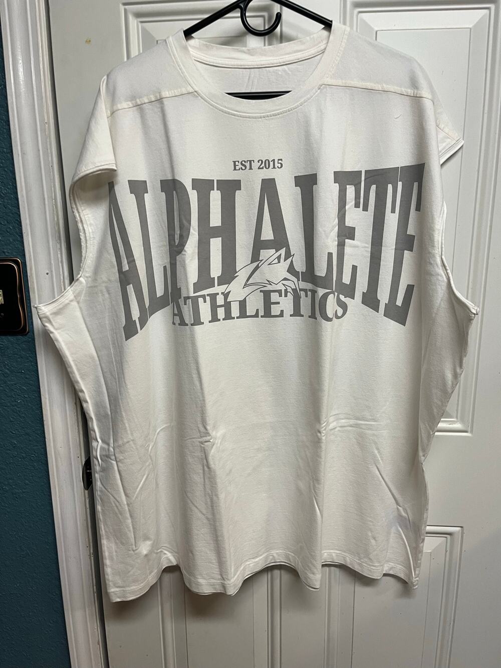 Alphalete men’s sleeveless T-shirt, new without tags size 3 XL